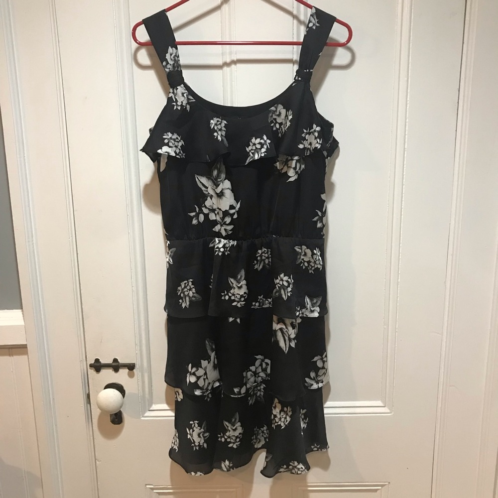 White House Black Market Dress - Size 6